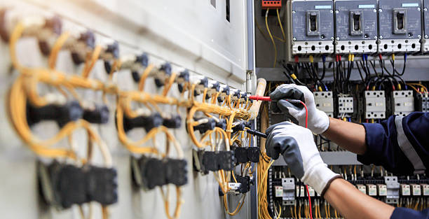 Professional Electrician technician working in Prince's Lakes, IN